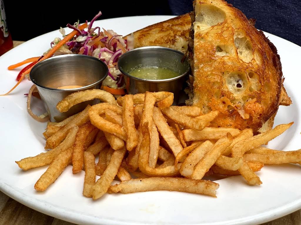 Brooklyn Tavern | restaurant | 1097 Queen St E, Toronto, ON M4M 1K7, Canada | 4169011177 OR +1 416-901-1177