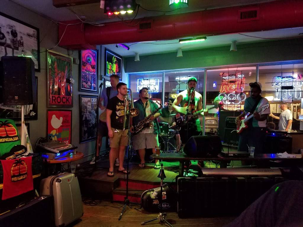 D Coy Ducks Bar & Grille | restaurant | 5410 Marina Dr, Holmes Beach, FL 34217, USA | 9417785888 OR +1 941-778-5888