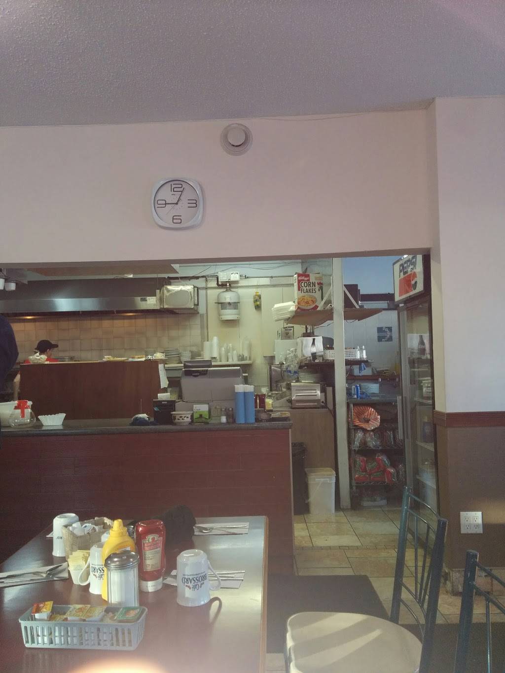 Restaurant Centenaire | restaurant | 535 Rue James, Gatineau, QC J8L 2R4, Canada | 8192817112 OR +1 819-281-7112