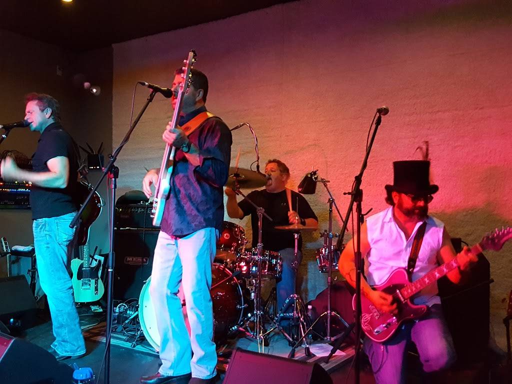 Feed & Sing | restaurant | 38135 Salem-Unity Rd, Salem, OH 44460, USA | 3308170028 OR +1 330-817-0028