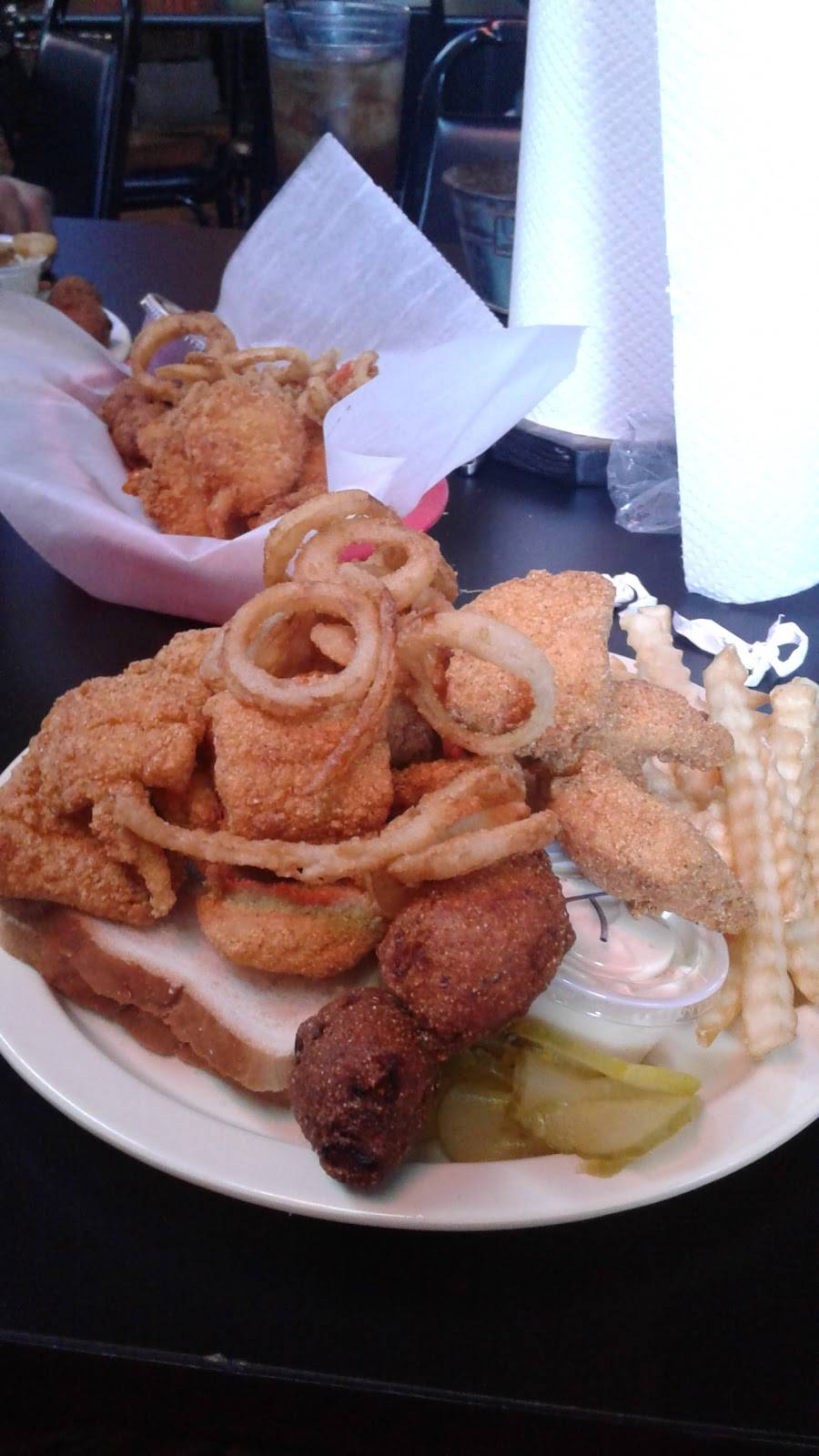 Prairie Inn | restaurant | 8471 Prairietown Rd, Dorsey, IL 62021, USA | 6188882400 OR +1 618-888-2400