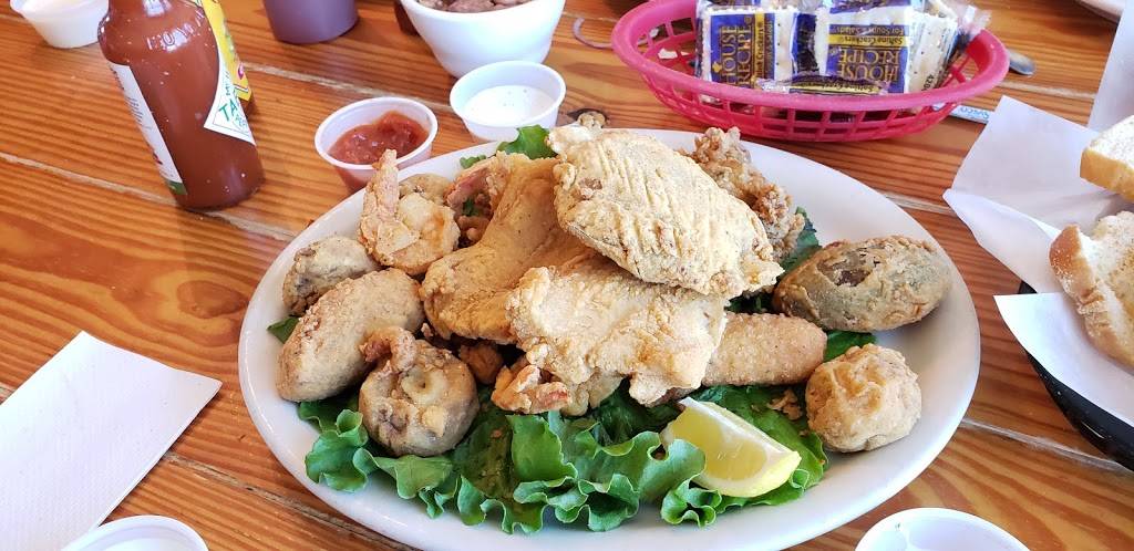 Stingaree Restaurant & Marina | restaurant | 1295 N Stingaree Dr, Crystal Beach, TX 77650, USA | 4096842731 OR +1 409-684-2731