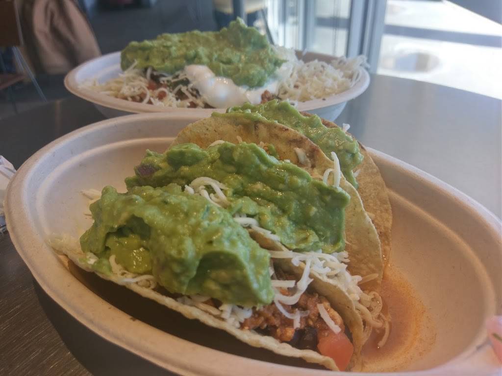 Chipotle Mexican Grill | restaurant | 215 N Broadway, Hicksville, NY 11801, USA | 5168224074 OR +1 516-822-4074