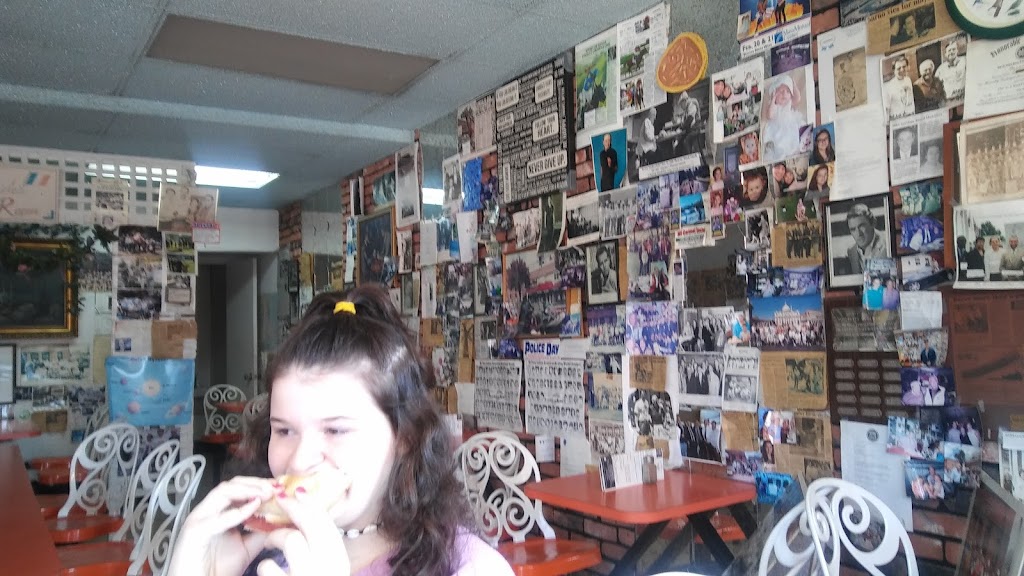 Mom & Ricos Specialty Market | restaurant | 899 Main St, Springfield, MA 01103, USA | 4137328941 OR +1 413-732-8941