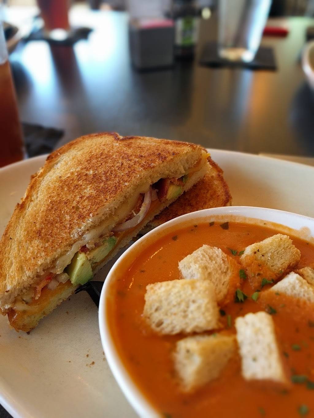 URBAN Eat.Drink | restaurant | 110 S Harris St, Round Rock, TX 78664, USA | 5125205570 OR +1 512-520-5570