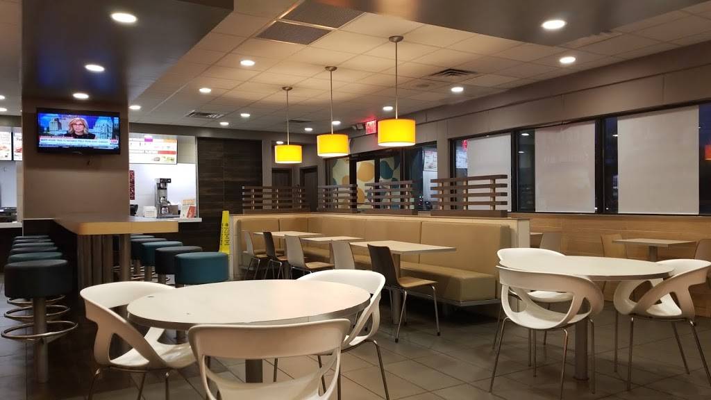 Burger King | restaurant | 1530 N Dupont Hwy, New Castle, DE 19720, USA | 3026132573 OR +1 302-613-2573