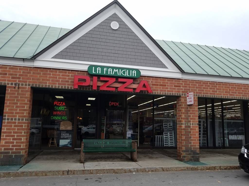 La Famiglia Pizza | restaurant | 1770 Central Ave, Colonie, NY 12205, USA | 5184521234 OR +1 518-452-1234