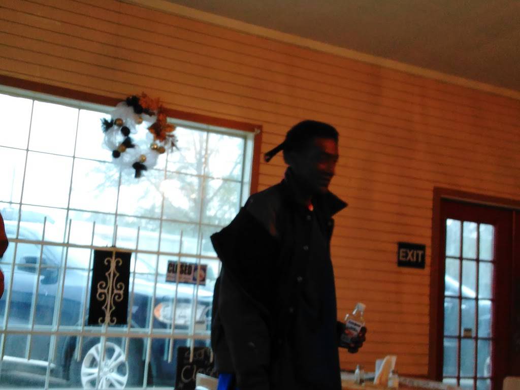 Saints | restaurant | 716 S Main St, St Martinville, LA 70582, USA | 3373945158 OR +1 337-394-5158