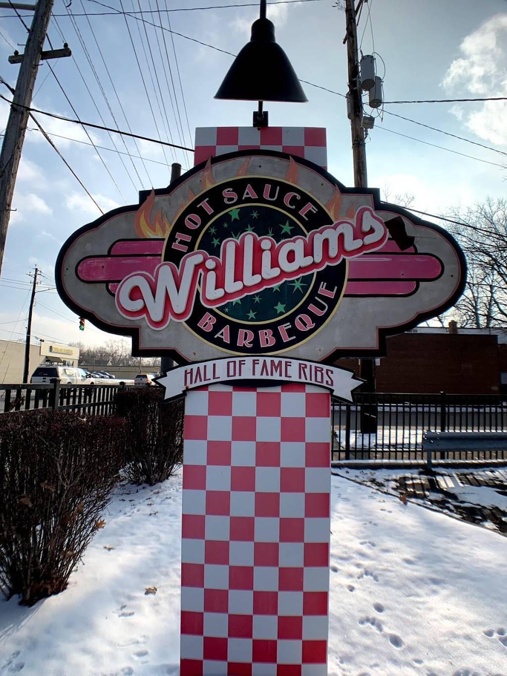 Hot Sauce Williams Barbecue | restaurant | 3770 Lee Rd, Cleveland, OH 44128, USA | 2169214704 OR +1 216-921-4704