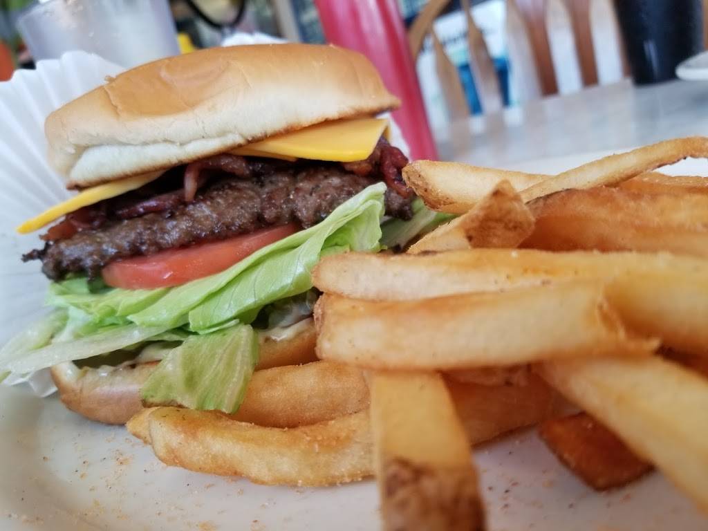 Bill & Beas Drive In | restaurant | 1215 Harrison Ave, Centralia, WA 98531, USA | 3607366697 OR +1 360-736-6697