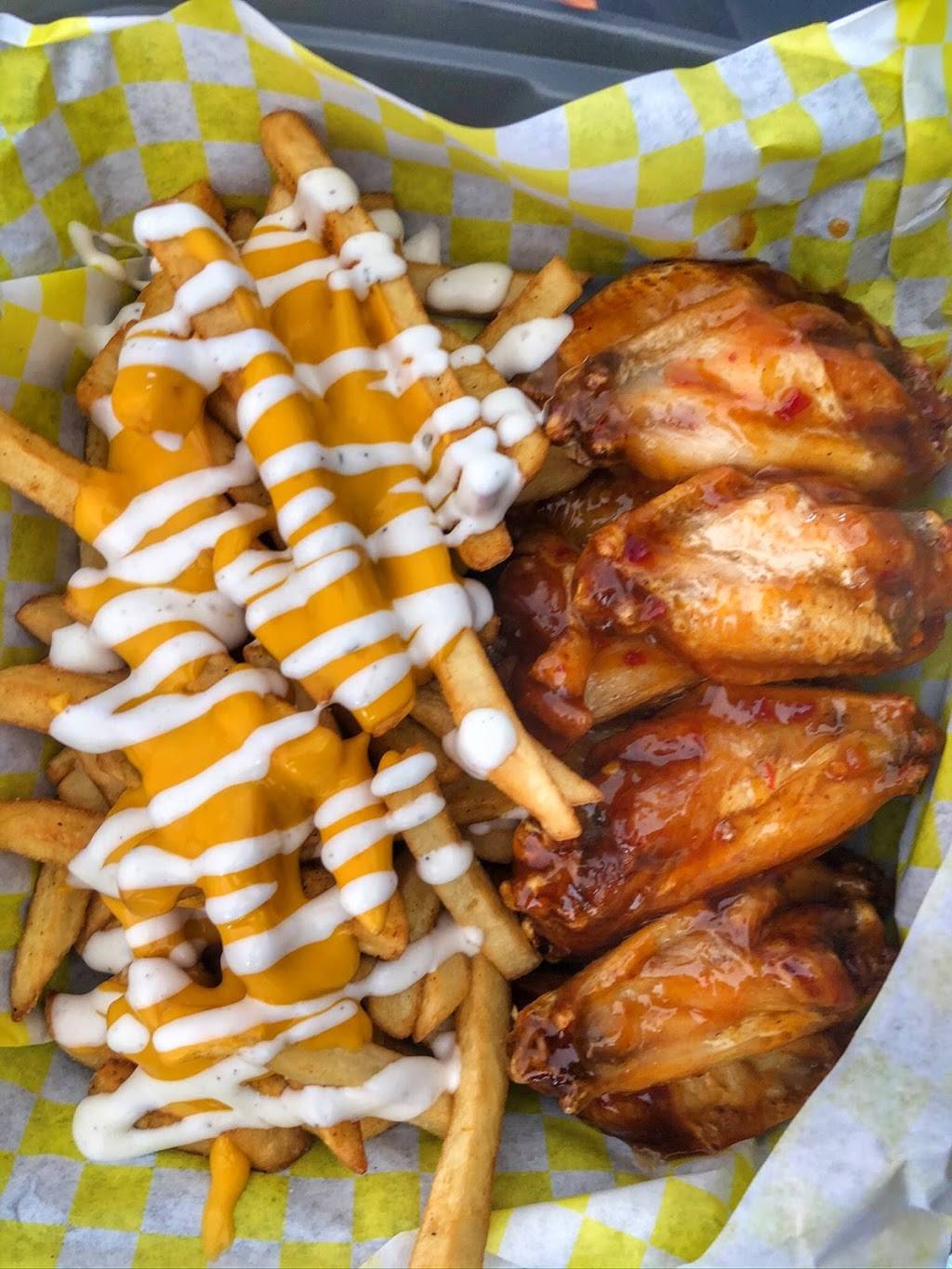 Daves Wingz N Thingz | restaurant | 2407 Paris Rd Suite A, Chalmette, LA 70043, USA | 5043814274 OR +1 504-381-4274