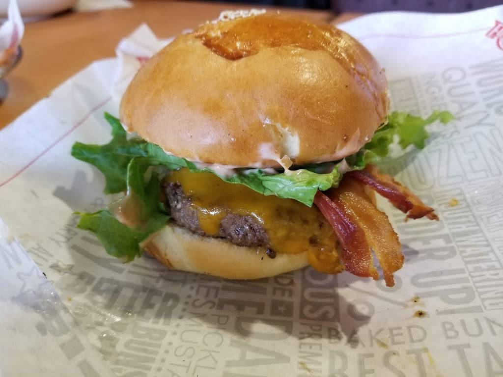 Fuddruckers | restaurant | 819 Ellsworth Dr, Silver Spring, MD 20910, USA | 2404505990 OR +1 240-450-5990