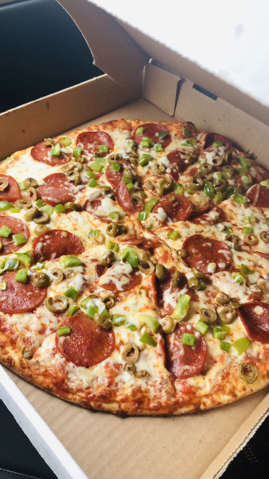 Crown Pizza N Fried Chicken | restaurant | 308 Taunton Rd E, Whitby, ON L1R 3K5, Canada | 9054255222 OR +1 905-425-5222