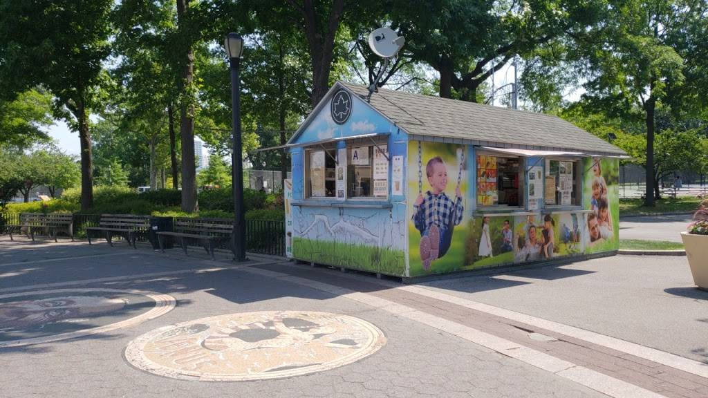 Tommys Doghouse | restaurant | Dinkins Circle, Avenue of Commerce, Corona, NY 11368, USA | 6462294470 OR +1 646-229-4470