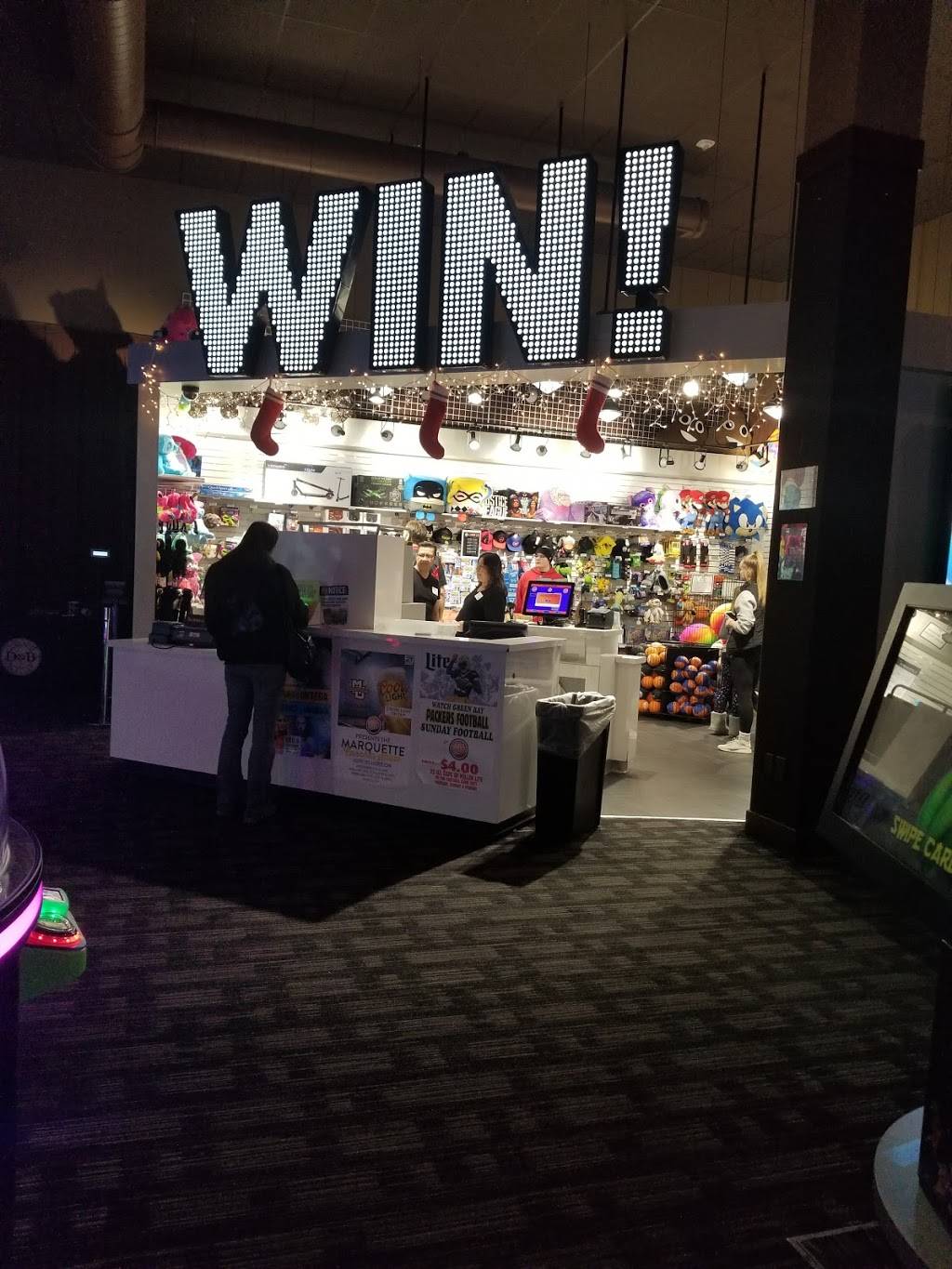 Dave & Busters | restaurant | 2201 N Mayfair Rd, Wauwatosa, WI 53226, USA | 4144540100 OR +1 414-454-0100