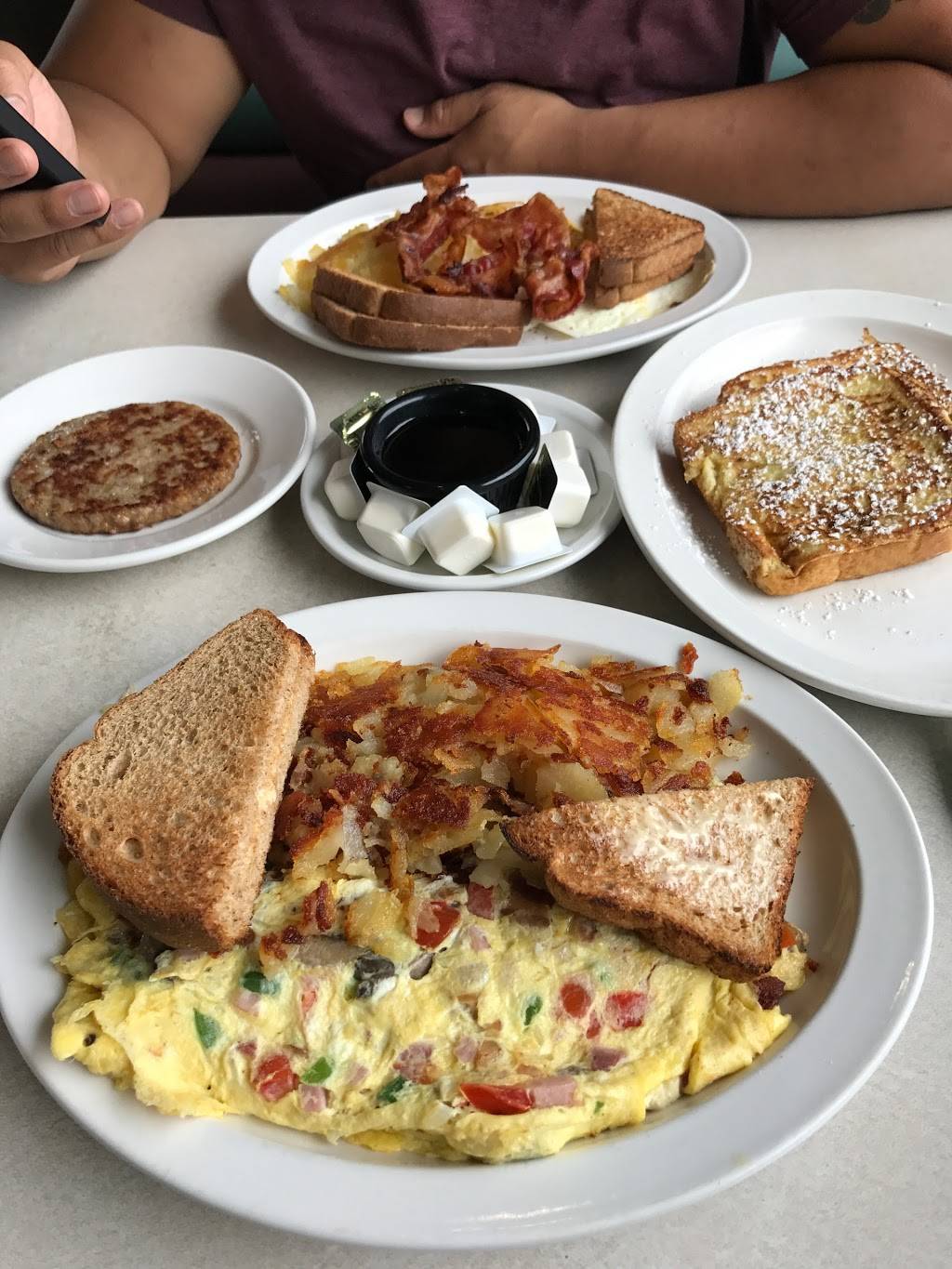 Evergreen Diner | restaurant | 325 N Reading Rd, Ephrata, PA 17522, USA | 7177389130 OR +1 717-738-9130