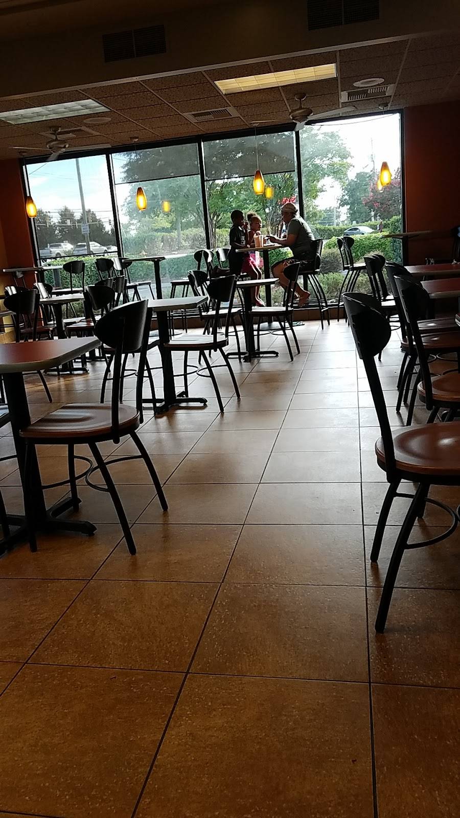 Jack in the Box | restaurant | 10525 Mallard Creek Rd, Charlotte, NC 28262, USA | 7045490522 OR +1 704-549-0522