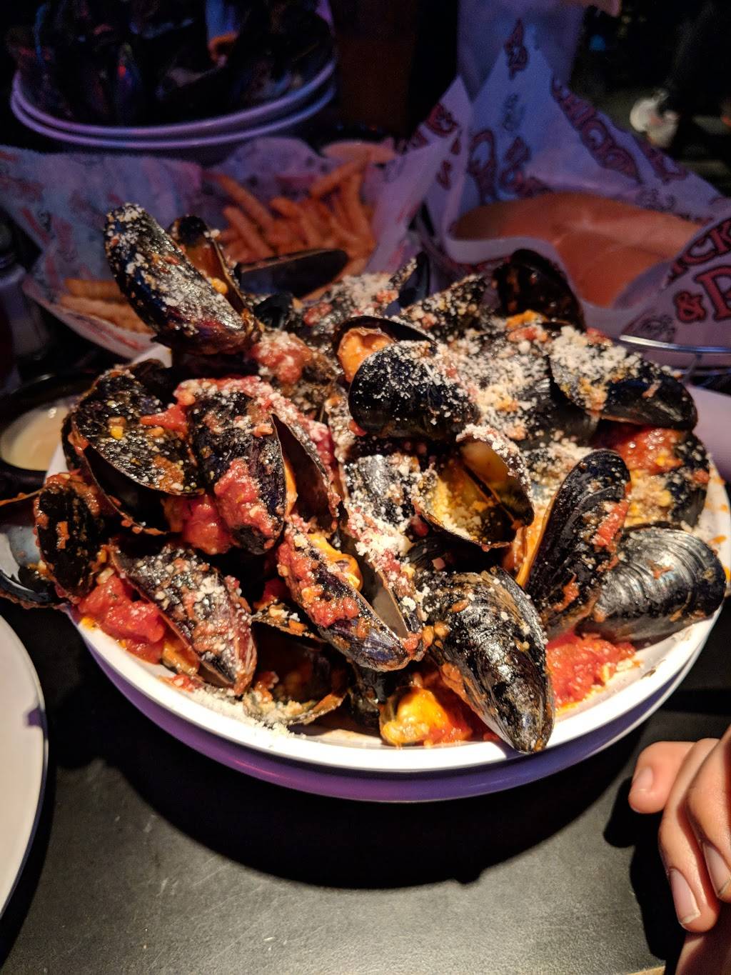 Chickies & Petes | restaurant | Pilgrim Gardens Shopping Center, 5035 Township Line Rd, Drexel Hill, PA 19026, USA | 6108532713 OR +1 610-853-2713