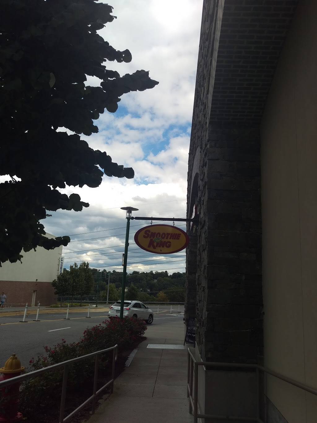 Smoothie King | restaurant | 1 Ridge Hill Boulevard Ridge Hill Boulevard, Yonkers, NY 10701, USA | 9144231200 OR +1 914-423-1200