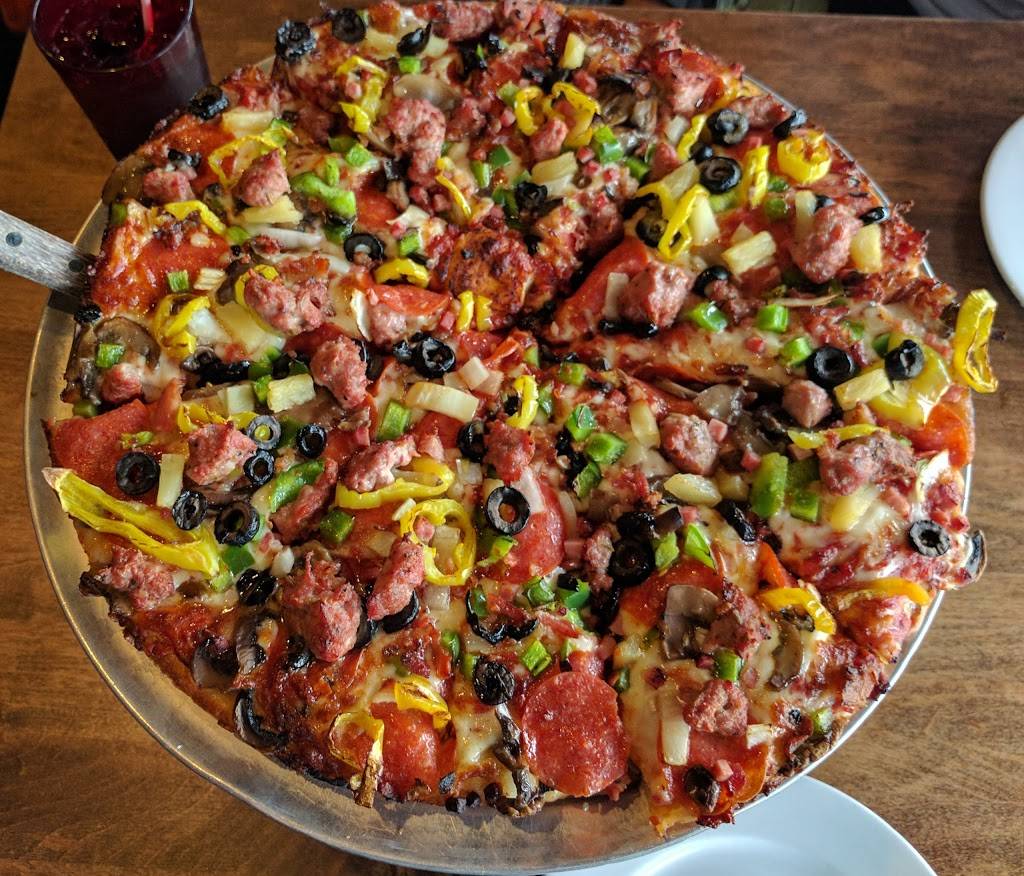 Angelos Pizza | restaurant | 13715 Madison Ave, Lakewood, OH 44107, USA | 2162210440 OR +1 216-221-0440