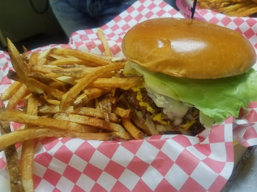 Duckys Pub & Grill | restaurant | 9 Cleveland St, Butler, OH 44822, USA | 4198832229 OR +1 419-883-2229