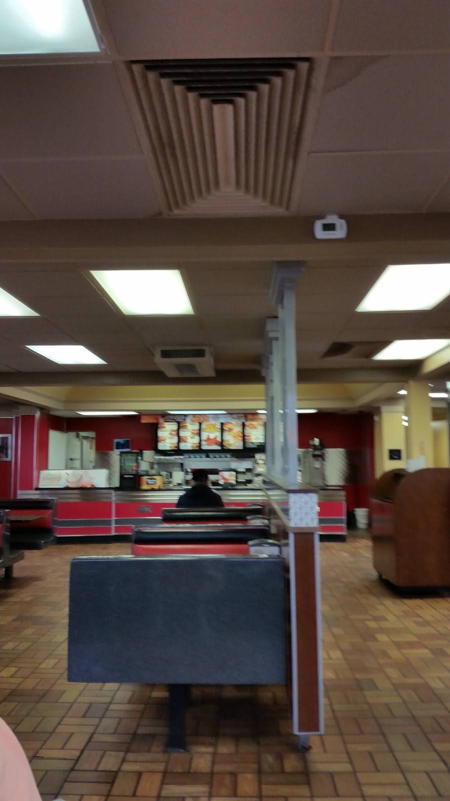Hardees | restaurant | 2820 Main St, Elwood, IN 46036, USA | 7655522345 OR +1 765-552-2345