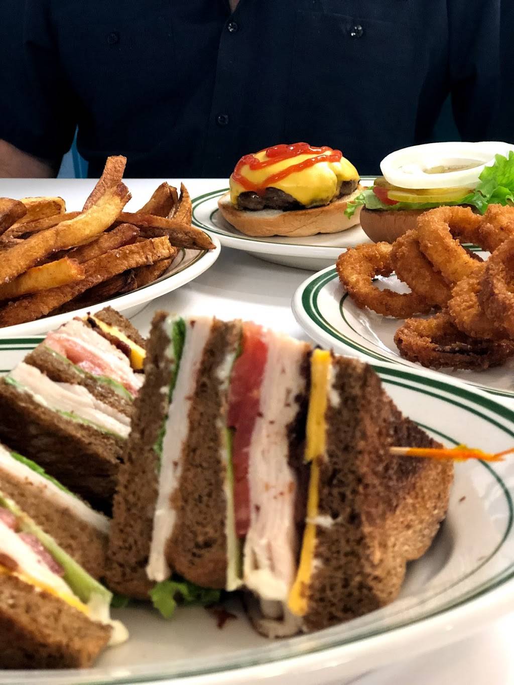 Marilyns Cocoa Beach Diner | restaurant | 260 N Orlando Ave, Cocoa Beach, FL 32931, USA | 3216135581 OR +1 321-613-5581