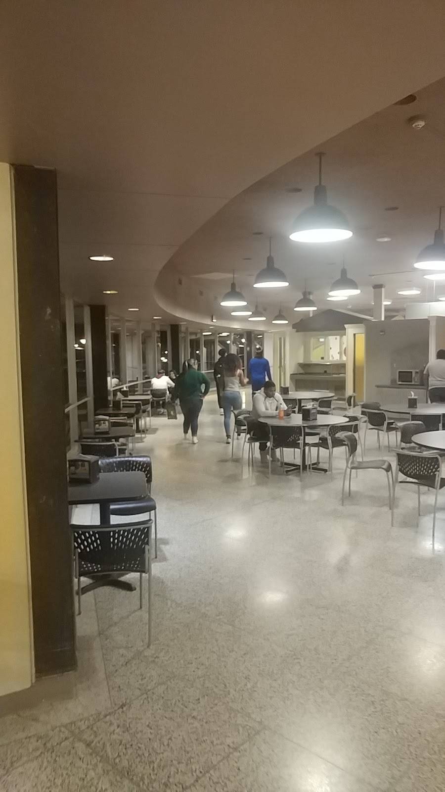 Kreischer Sundial | restaurant | 311 Mercer Rd, Bowling Green, OH 43403, USA | 4193723330 OR +1 419-372-3330