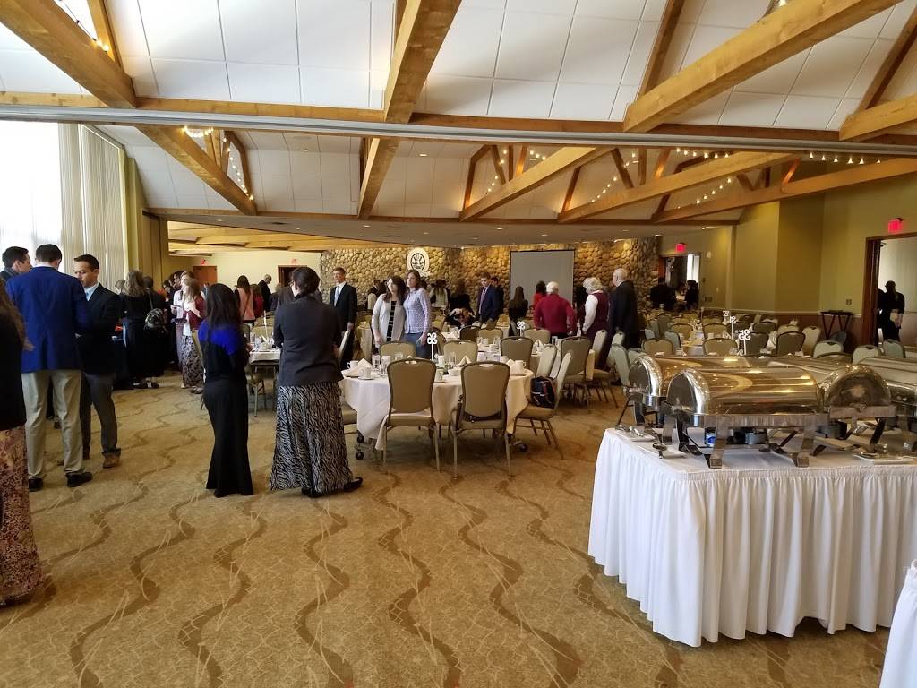 Silver Spring Golf & Banquet Center | restaurant | N56W21318 Silver Spring Dr, Menomonee Falls, WI 53051, USA | 2622524666 OR +1 262-252-4666