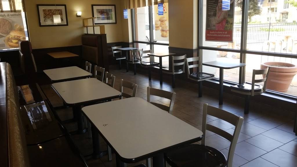 McDonalds | cafe | 5707 St Charles Rd, Berkeley, IL 60163, USA | 7085449706 OR +1 708-544-9706