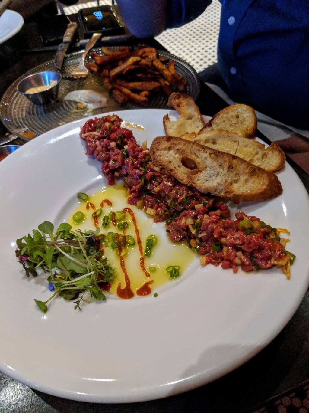 Bar LHôtel-de-ville | restaurant | 900 Rue Notre Dame, Lachine, QC H8S 2B9, Canada | 5145383558 OR +1 514-538-3558