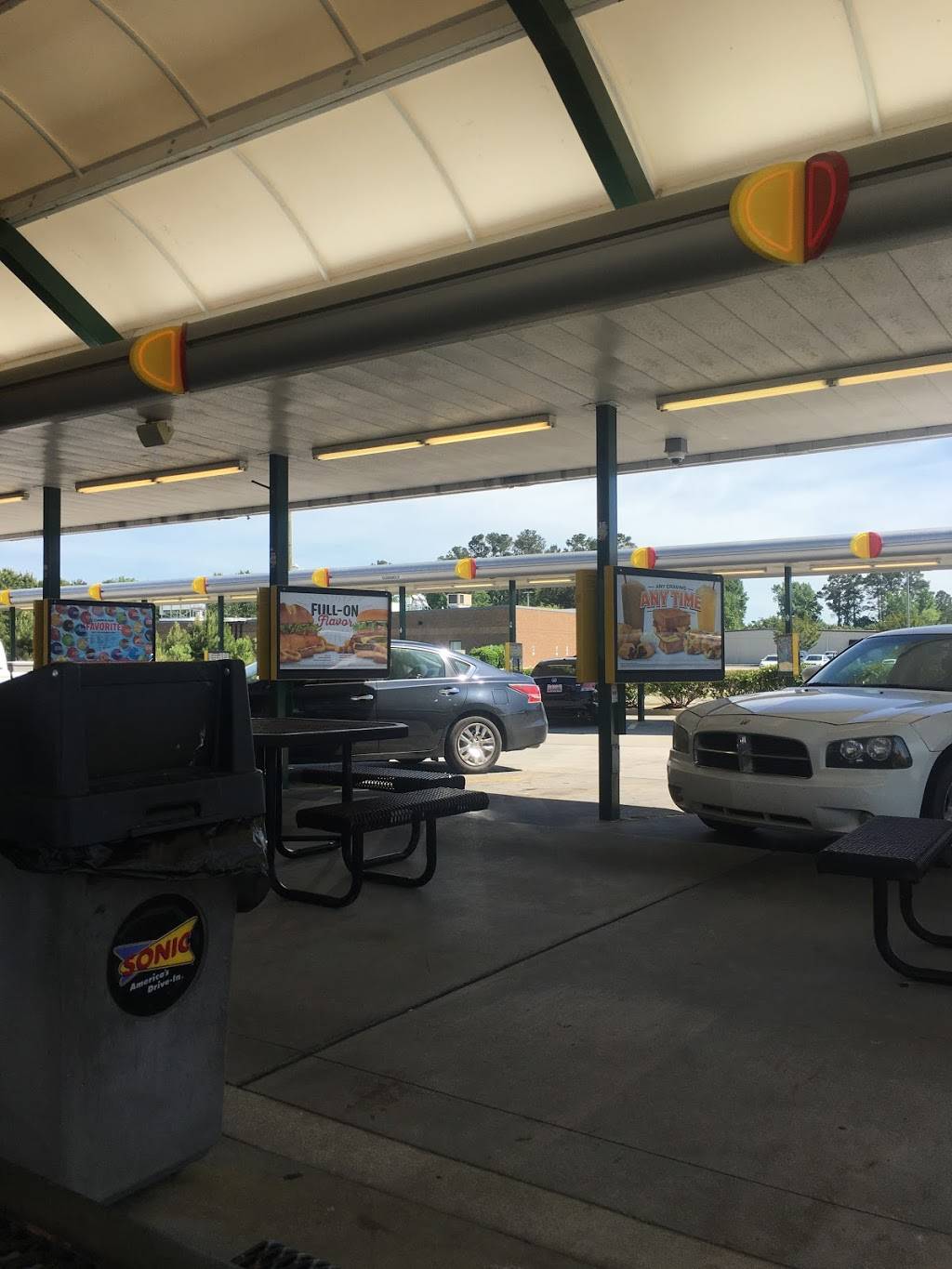 Sonic Drive-In | restaurant | 1738 S Irby St, Florence, SC 29505, USA | 8436185581 OR +1 843-618-5581
