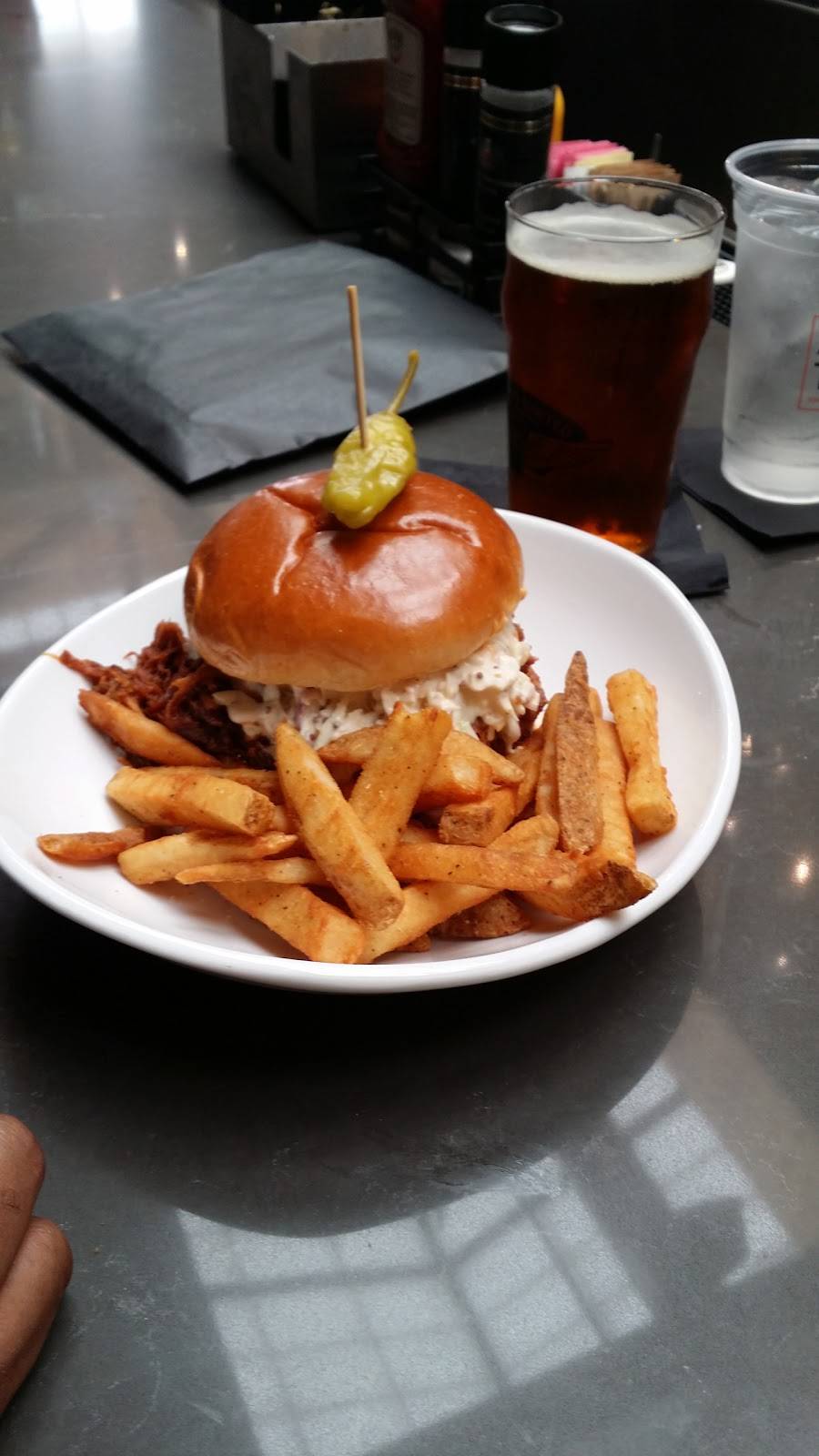 Amelia Tavern Restaurant & Brewpub | restaurant | 318 Centre St, Fernandina Beach, FL 32034, USA | 9043106088 OR +1 904-310-6088