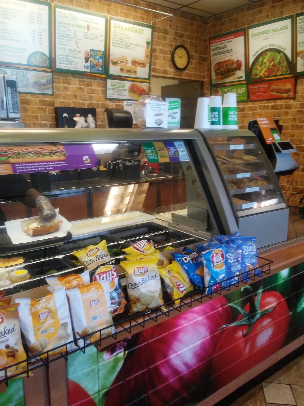 Subway | restaurant | 2511 Okeechobee Rd, Fort Pierce, FL 34947, USA | 7724614248 OR +1 772-461-4248