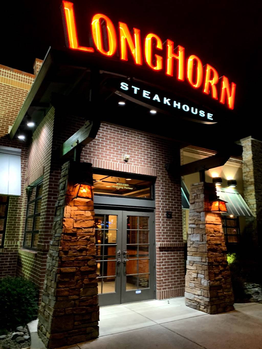 LongHorn Steakhouse | meal takeaway | 993 Plaza Blvd, Lancaster, PA 17601, USA | 7172912100 OR +1 717-291-2100