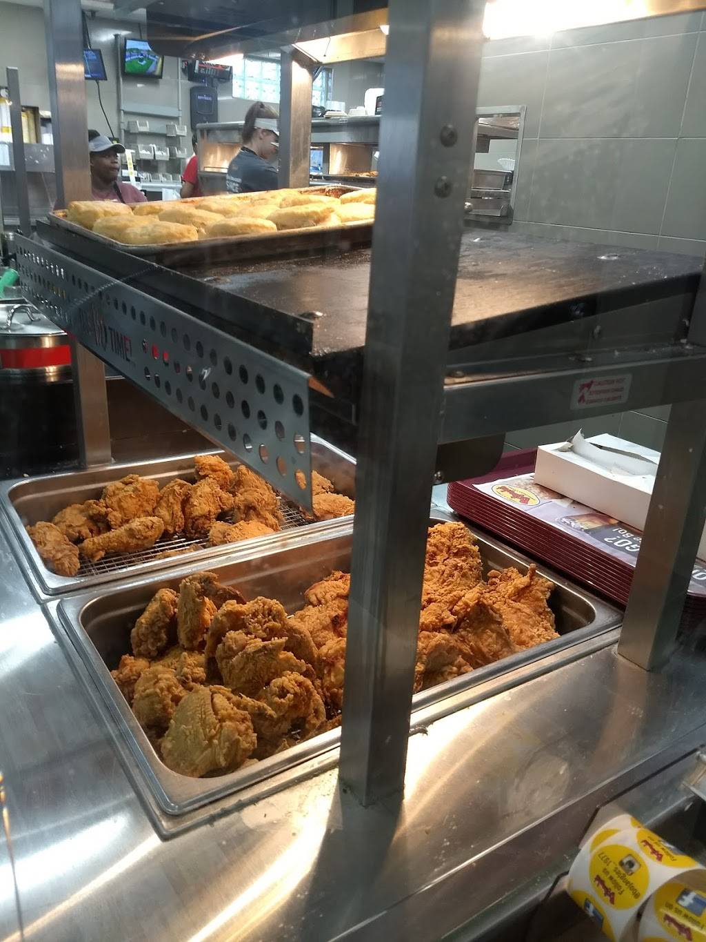 Bojangles Famous Chicken n Biscuits | restaurant | 4828 SW College Rd, Ocala, FL 34474, USA | 3527896000 OR +1 352-789-6000