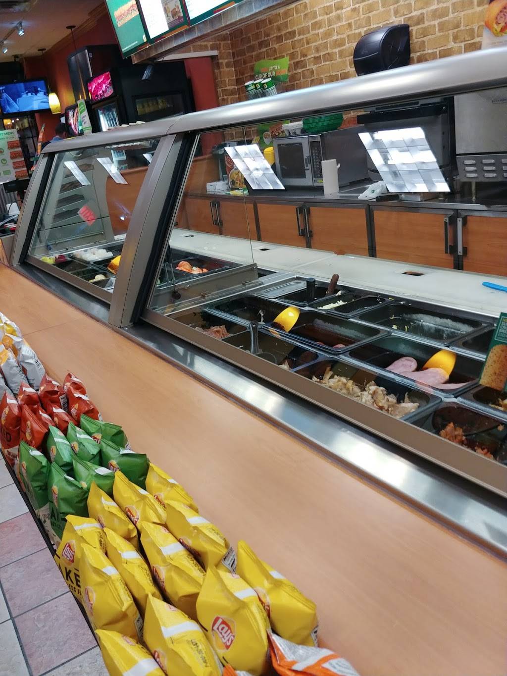 Subway | restaurant | 808 W Jackson Blvd, Chicago, IL 60607, USA | 3126691500 OR +1 312-669-1500