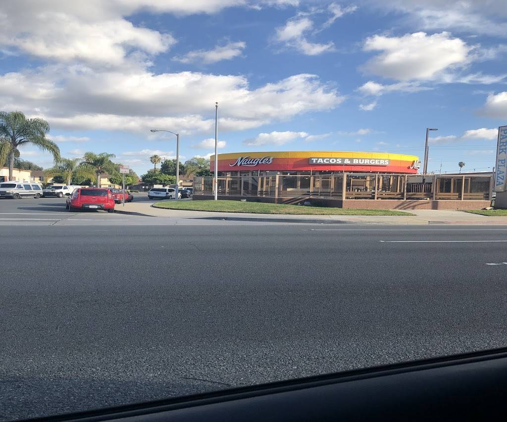 Naugles Tacos & Burgers | restaurant | 12120 Beach Blvd, Stanton, CA 90680, USA | 5624844423 OR +1 562-484-4423