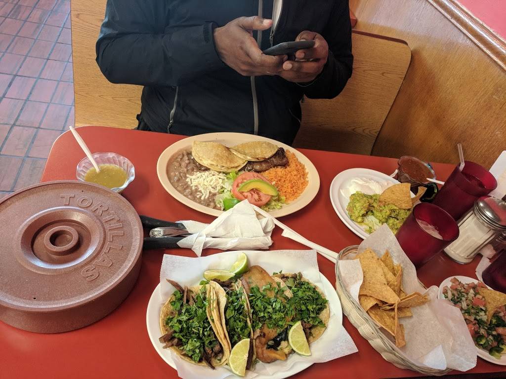 El Pueblito Mexican Grill | restaurant | 5152 N Cicero Ave, Chicago, IL 60630, USA | 7732050917 OR +1 773-205-0917