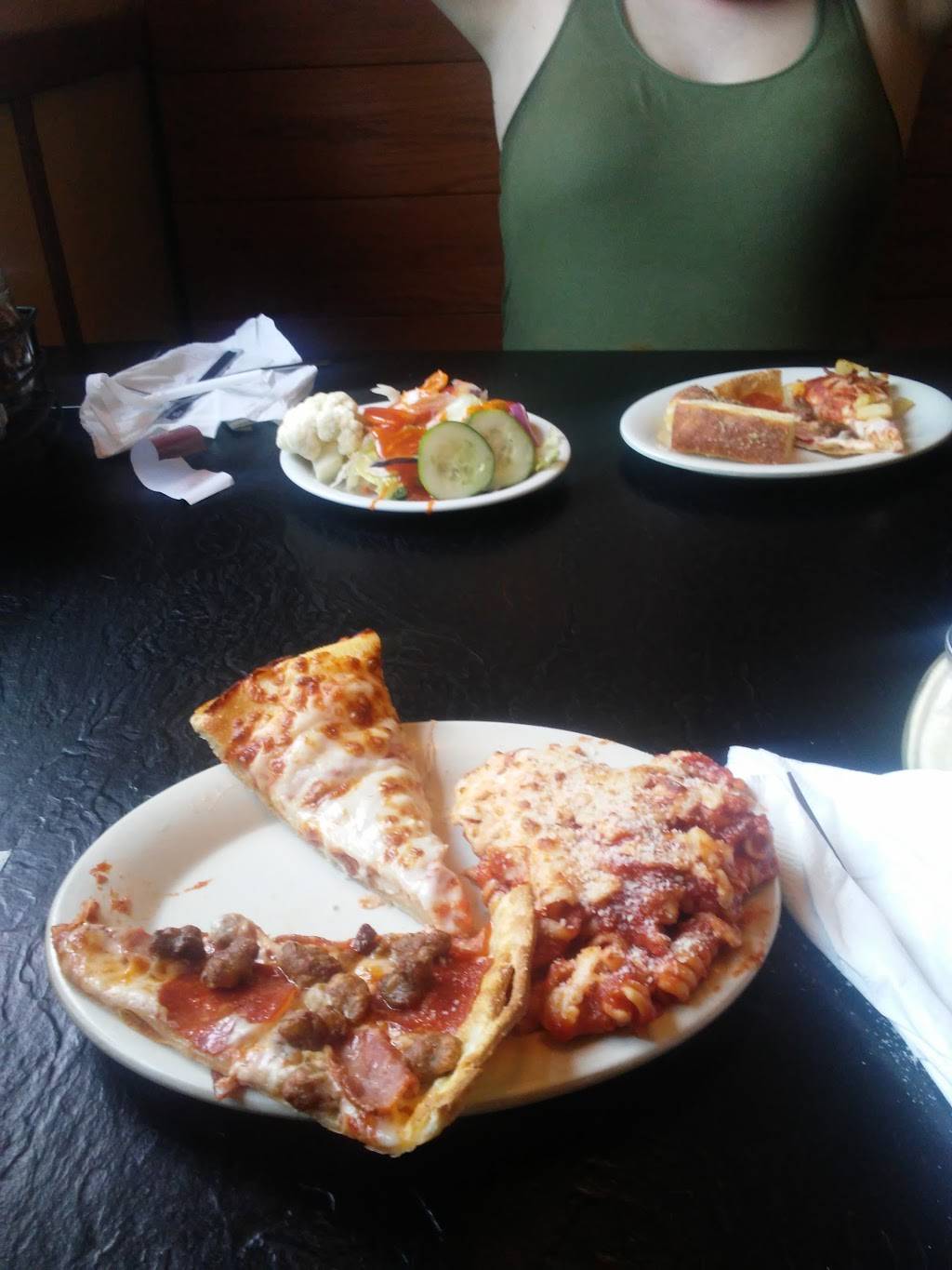 Pizza Hut | meal takeaway | 6 S 3rd St, Oakland, MD 21550, USA | 3013344234 OR +1 301-334-4234