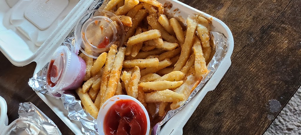 Smok’n Outdoors | restaurant | 1409 Arcade St, St Paul, MN 55106, USA | 6514340919 OR +1 651-434-0919