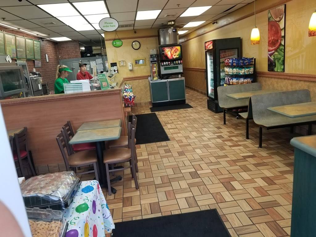 Subway | restaurant | 4166 S 108th St, Milwaukee, WI 53228, USA | 4144258000 OR +1 414-425-8000
