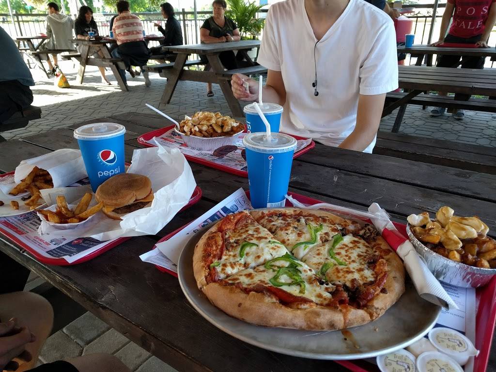 Restaurant Patates Plus | restaurant | 1111 Boulevard Pie-XI N, Québec, QC G3K 2S8, Canada | 4188421323 OR +1 418-842-1323