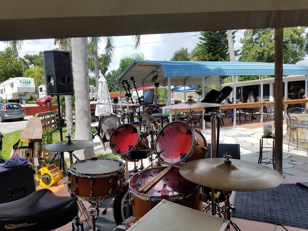 Gator Bay Marina/ Bar & Grill | restaurant | 10320 County Rd 44, Leesburg, FL 34788, USA | 3523652177 OR +1 352-365-2177