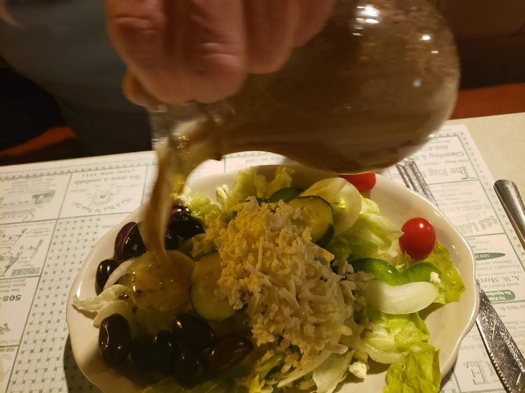 Friendly Pizza | restaurant | 216 Russells Mills Rd, Dartmouth, MA 02748, USA | 5089965511 OR +1 508-996-5511