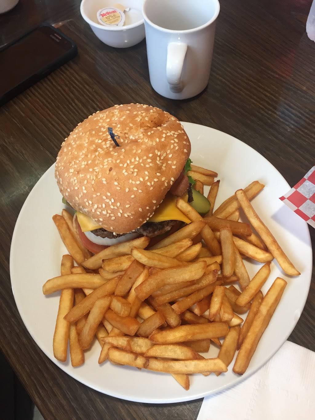 10th Street Diner | restaurant | 340 10th St E, Owen Sound, ON N4K 6P7, Canada | 2266646655 OR +1 226-664-6655