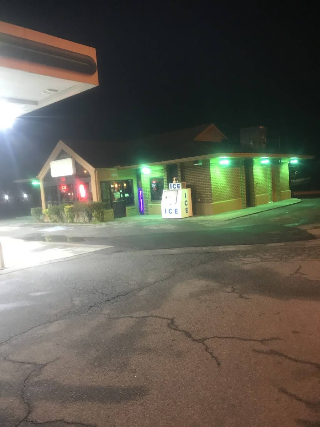 BP | restaurant | 13909 Boydton Plank Rd, Dinwiddie, VA 23841, USA | 8044697800 OR +1 804-469-7800