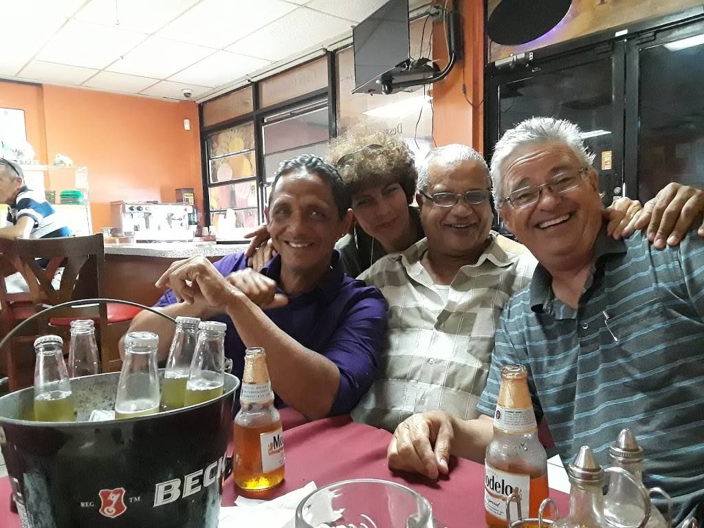 Lucys Cafe | restaurant | 4201 W 16th Ave, Hialeah, FL 33012, USA | 3058285582 OR +1 305-828-5582