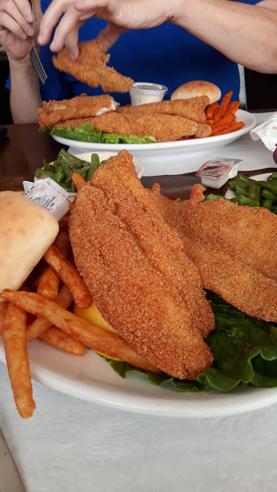 The No More Nicotine Club | restaurant | 800 N Olive Rd, Flora, IL 62839, USA | 6186624665 OR +1 618-662-4665