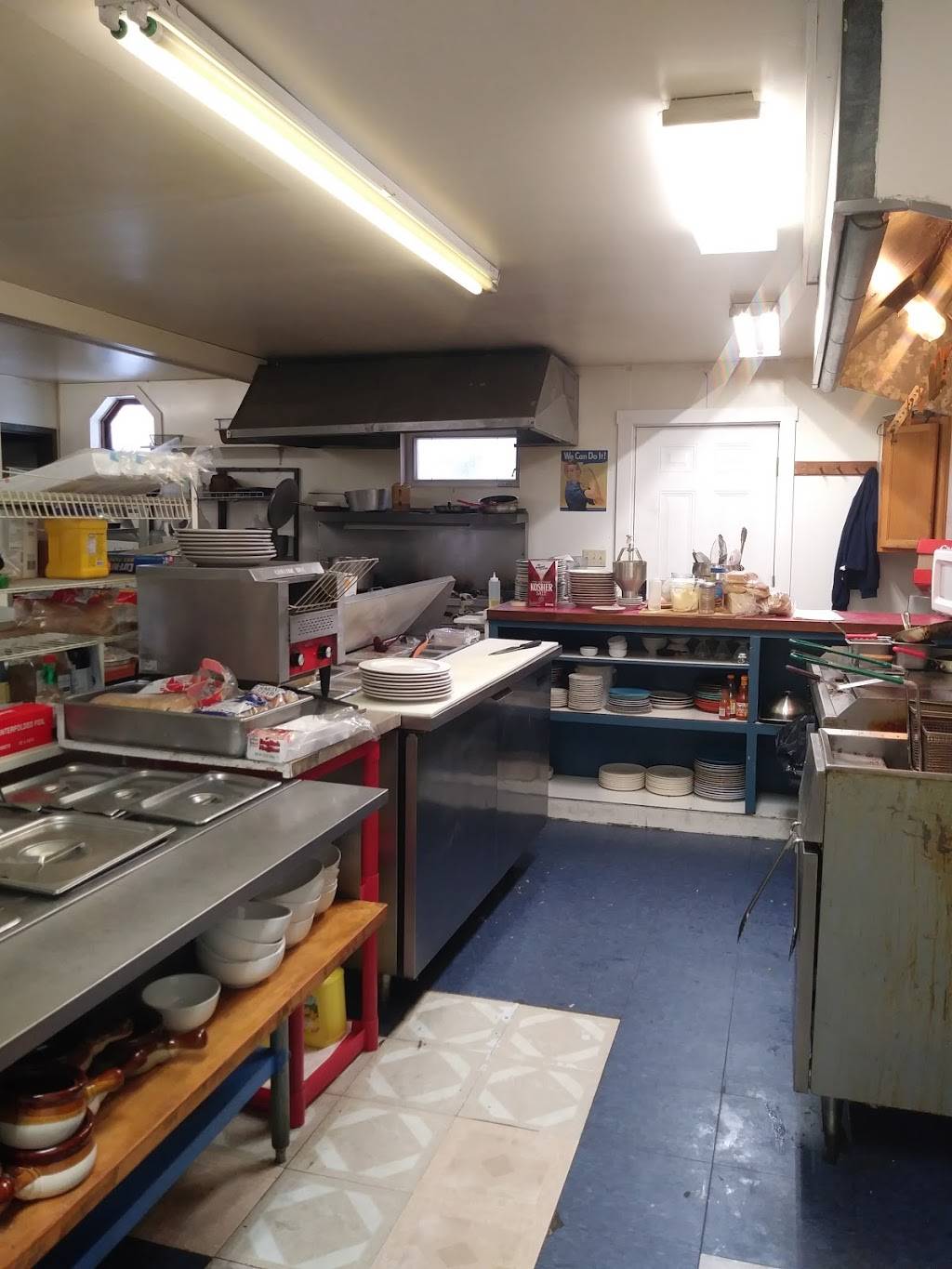 Papas Place | restaurant | 1948 VT-100, Eden, VT 05652, USA | 8026359319 OR +1 802-635-9319